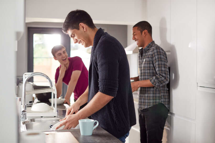 Group,Of,Male,College,Students,In,Shared,House,Kitchen,Washing